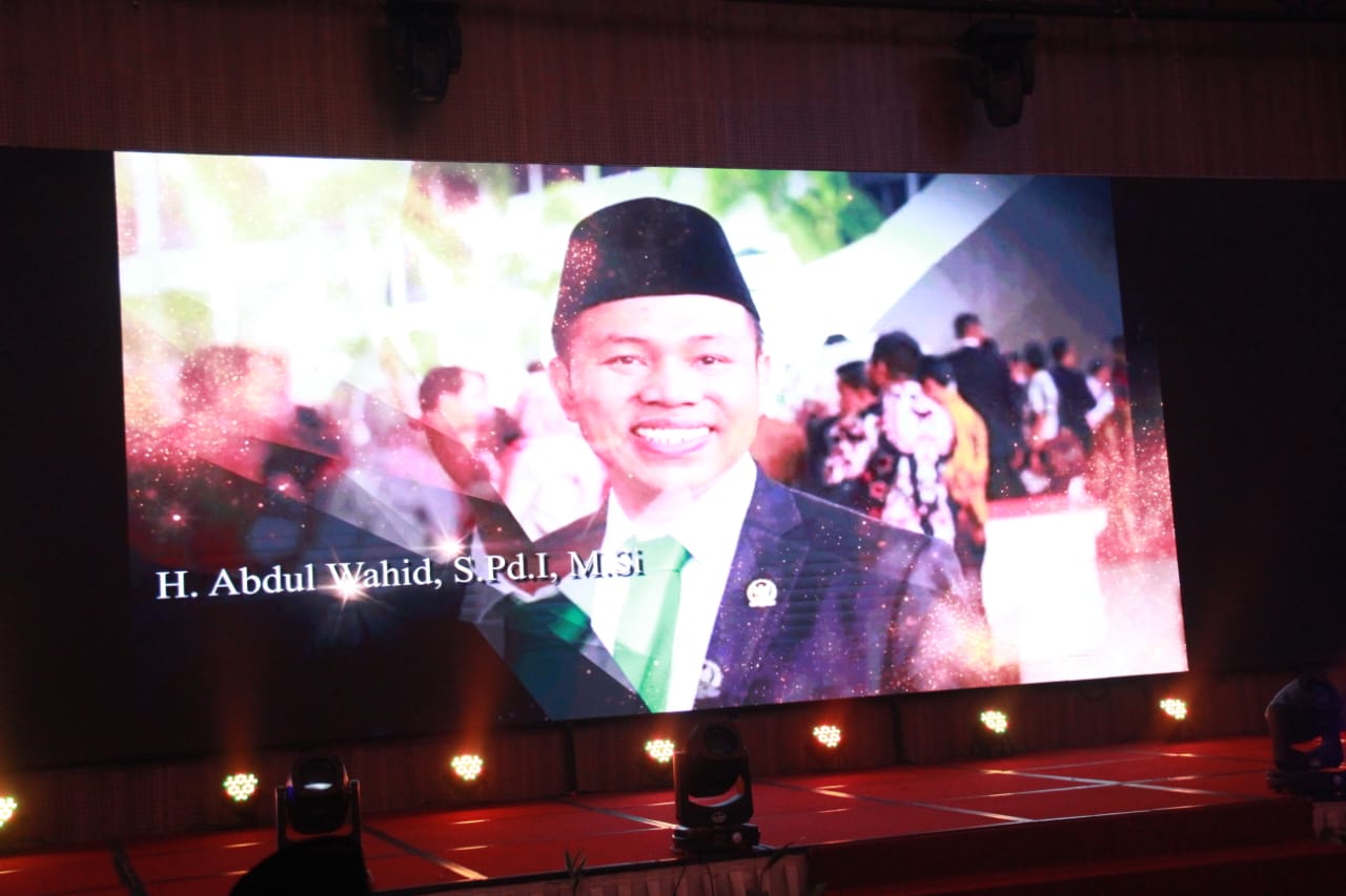 Anggota DPR RI Abdul Wahid Terima Penghargaan Tokoh Politik Inspiratif
