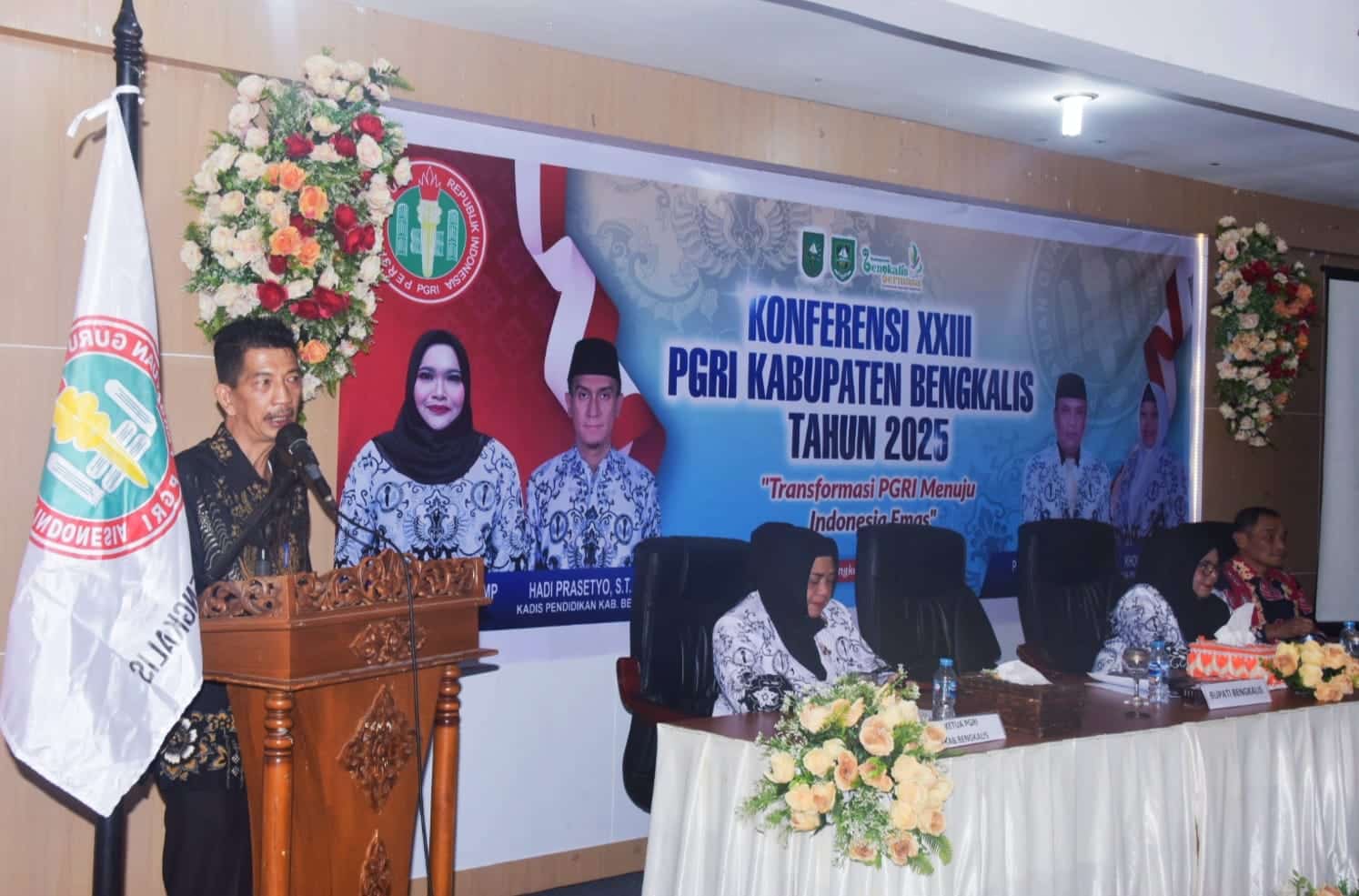 Buka Konferensi Ke-23 PGRI, Kasmarni Berharap PGRI Terus Berpacu Tingkatkan Mutu Pendidikan Bengkalis