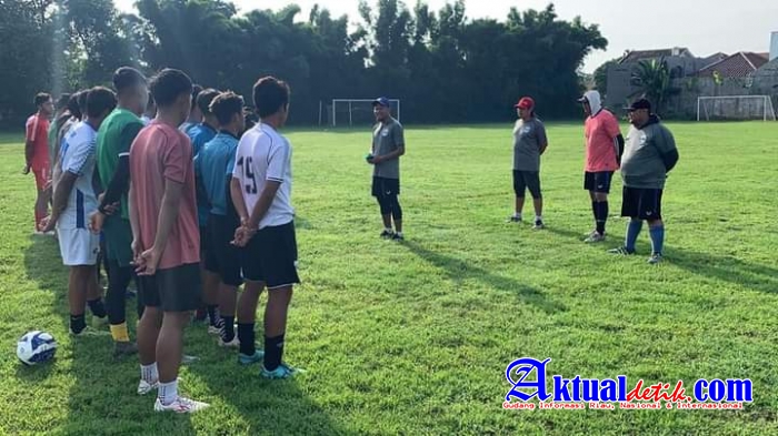 Ganjar Pranowo Ajak Pemain Elite Pro Akademi PSIS Jajal Stadion Jatidiri Semarang