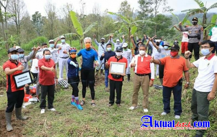 Ganjar PranowoTanam 17 ribu Bibit Pohon di Hulu Sungai Parat DAS Rawapening