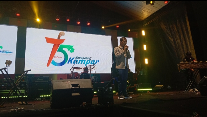 Lautan Massa Padati Lapangan Merdeka pada Malam Puncak HUT Kampar ke 75, ini Kata Kadisparbud Kampar
