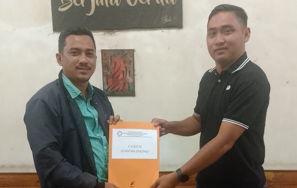 Agustin Sudirman Terima Mandat Forum Alumni BEM Kuantan Singingi