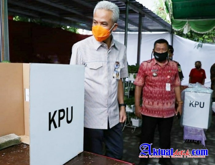 Ganjar Pranowo Keliling Pantau TPS di Kota Semarang, Ingatkan Prokes Saat ke TPS