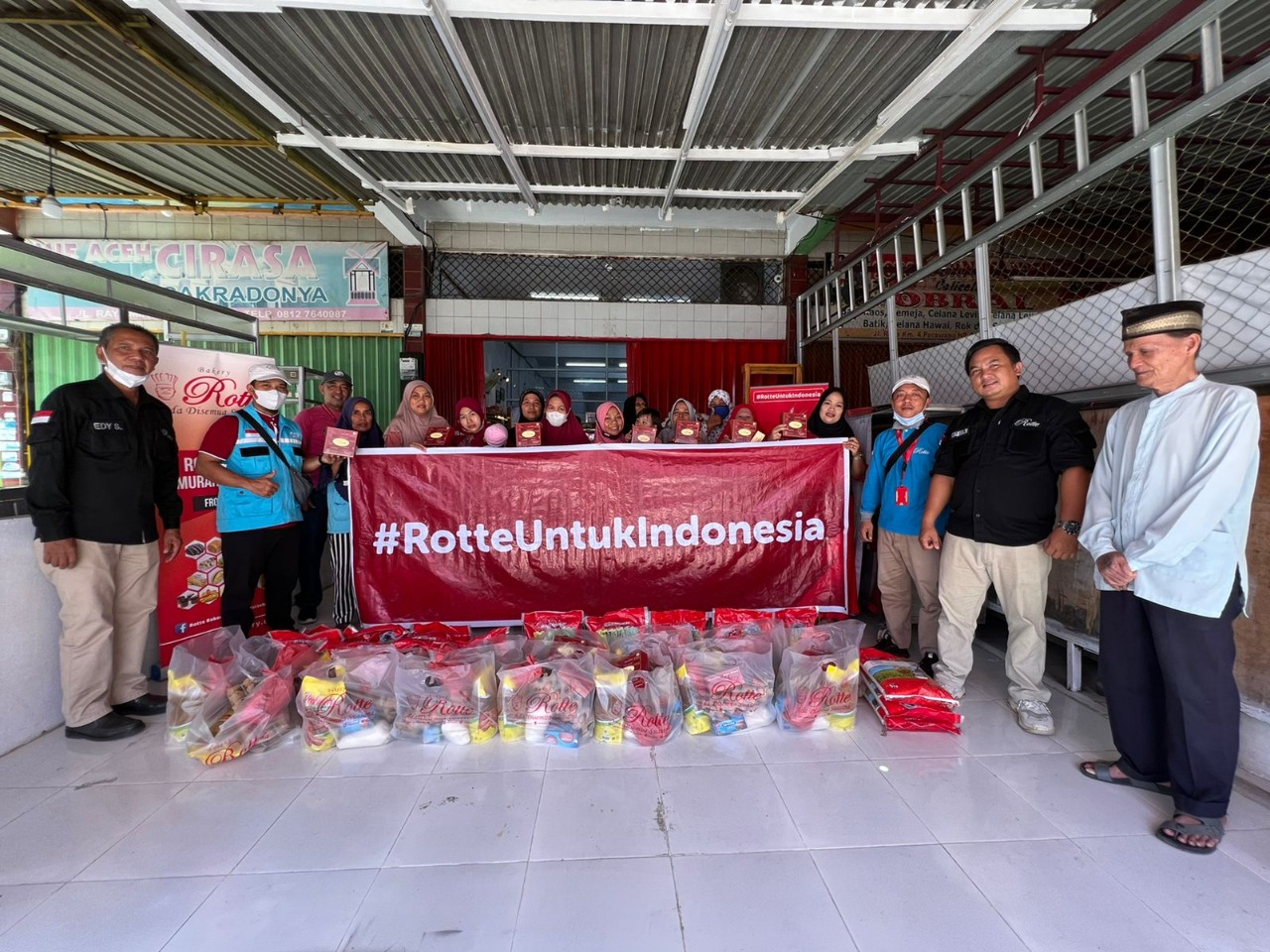 Bantuan Sembako Gratis Tandai Grand Opening Rotte Perawang Dua 
