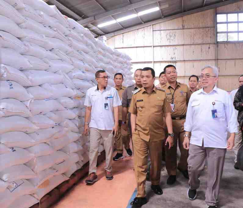 Jelang Ramadhan Pj Walikota Cek Stok Beras Di Gudang Bulog