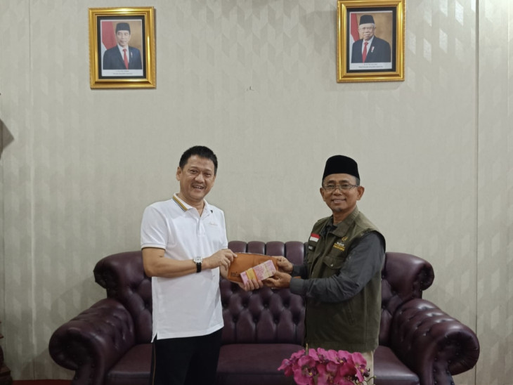 Pj Bupati Kampar Serahkan Zakat Mal Ke Baznas Kabupaten Kampar