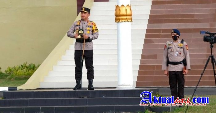 Tahun Baru, Kapolda Riau Pimpin Upacara Kenaikan Pangkat