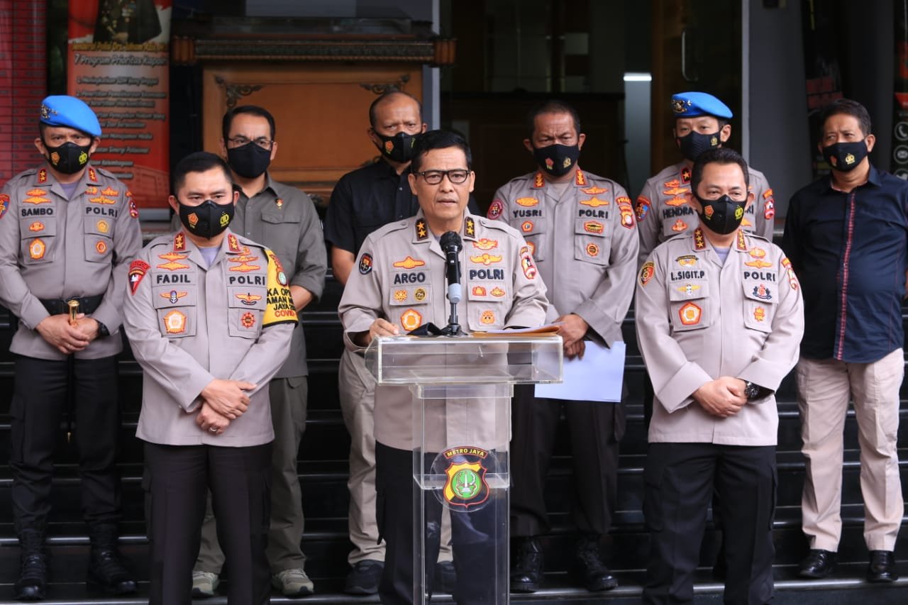 Polri Cekal Rizieq Shihab dan Tersangka Lainnya ke Luar Negeri