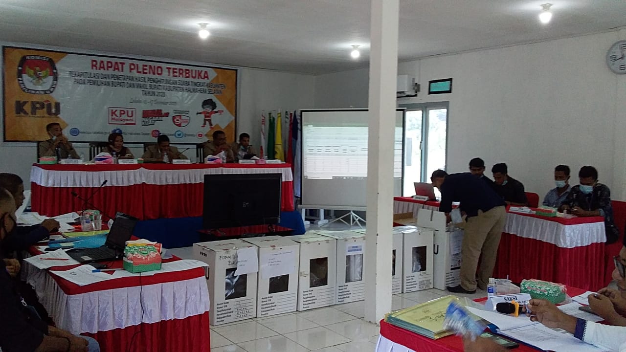 KPU Halsel Umumkan Rekapitulasi Perhitungan Suara Paslon Bupati