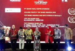 Bank Riau Kepri Syariah Terima Penghargaan Top BUMD Awards 2025 Bintang 5