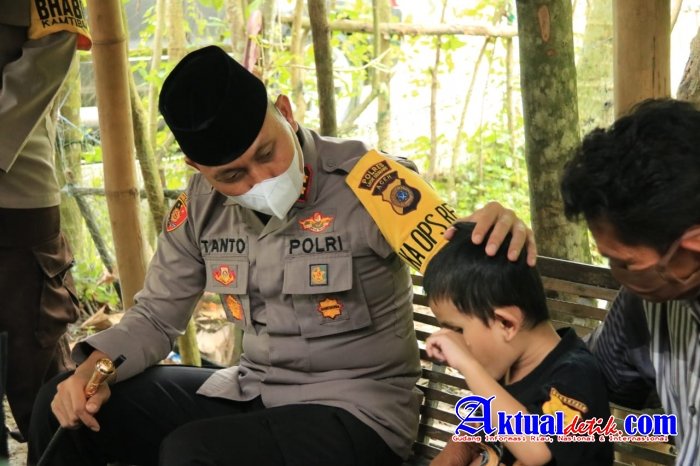 Kapolres Lhokseumawe kembali menjemput "Kue Surga" di Kediaman Bocah Penderita Gangguan Penglihatan