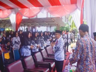 PJ Bupati Kampar Hadiri Puncak Peringatan Hari Guru Nasional dan HUT PGRI ke 78 tahun 2023