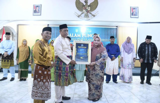 Bupati Kasmarni Terima Penghargaan MUI Bengkalis atas Komitmen Membangun Kemaslahatan Umat