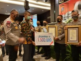 Kapolda Sumut Beri Penghargaan Peringkat Kedua IKPA TA 2020 Kepada Polres Simalungun