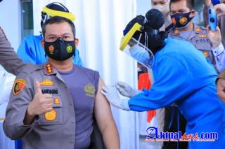 Kapolresta dan Istri Ajak Masyarakat Jangan Takut Divaksin