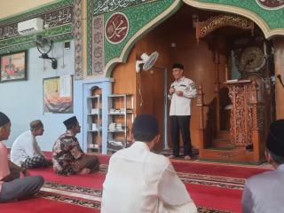 PJ. Bupati Kampar DR. H. Kamsol, MM sampaikan Kultum Ramadhan di Masjid At-Thoyyibah Desa Sendayan K