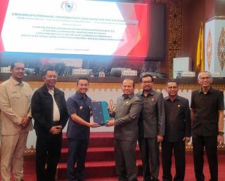 Rapat Paripurna, DPRD dan Pemko Pekanbaru Sepakat KUA-PPAS APBD 2025 Rp 3,022 Triliun