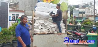 Kabaharkam Polri Kirim Bantuan 15 Ton Beras dan 750 Dus Mie Instan untuk Korban Banjir Kota Medan