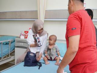 Pj. Kerua TP PKK Kab. Kampar Kunjungi Balita Penderita Stunting Di RSUD Bangkinang