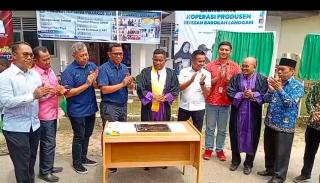 Bupati Zukri Resmikan Koperasi Tetesan Barokah dan Wisuda Lansia, Dukung Pemberdayaan Ekonomi di Langgam