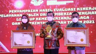 Berbagai Prestasi Diraih Firdaus - Ayat, Dinilai Memiliki Tangan Dingin Dalam Kepemipinan Pemerintah