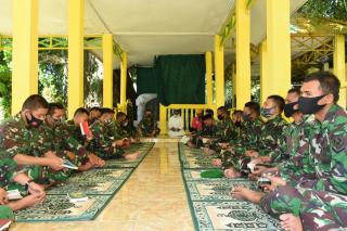 Korem 152/Baabullah Gelar Tradisi Satuan Di Makam Pahlawan Nasional Sultan Baabullah