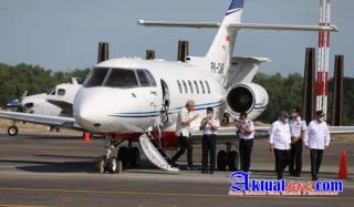 Naik Hawker 900XP, Ganjar Pranowo Mendarat Mulus di Bandara Ngloram, Blora