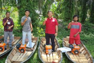 Sejumlah Perahu Robin Diberikan PT Musim Mas Kepada Nelayan Desa Tanjung Beringin