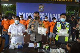 Satres Narkoba Polresta Gulung 8 Tersangka Sindikat Narkoba Jaringan Malaysia, 4 Kg Sabu Disita
