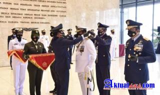 Panglima TNI Sematkan Bintang Dharma Kepada 10 Perwira Tinggi