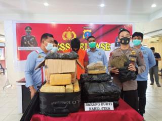 Kasat Narkoba Polresta Deli Serdang Pimpin Press Release Kasus Narkotika Jenis Ganja Seberat 14 Kg