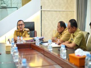 Pj Bupati Kampar Lakukan Rapat Koordinasi Bahas Pembangunan Jalan di Desa Kualu Kecamatan Tambang